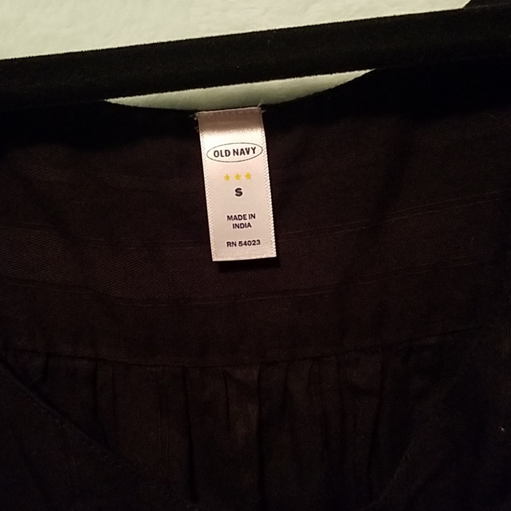 Black Old Navy Ruched Tank Top - Picture 2 of 4